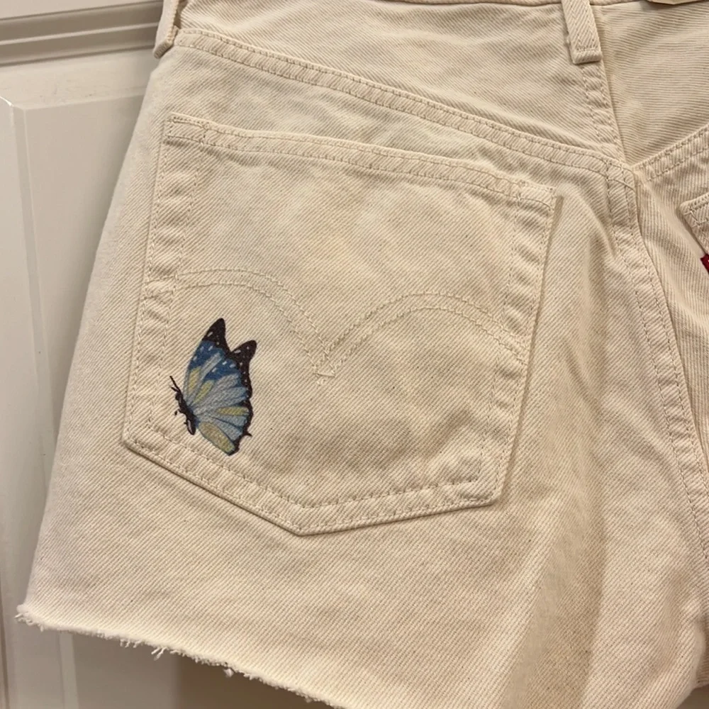 Levi’s ladies shorts - Picture 5 of 9